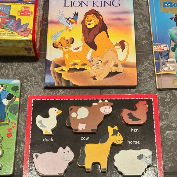 Lot of 2 Disney Books, 1 Soft Play, 3 Melissa & Dough Puzzles crafted by hand - Picture 3 of 7